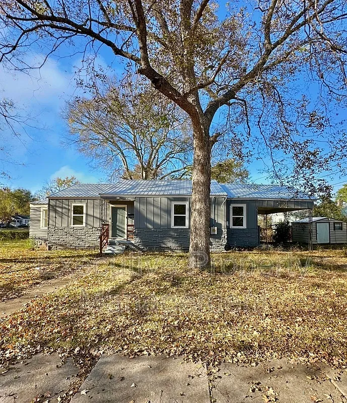 3 bed, 1.0 bath, 1204 sqft, $1,100 — Photo 1