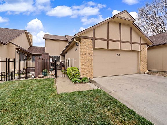 2nd image of 1005 Burr Oak Ln