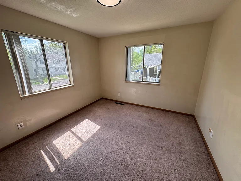 708 E Walnut St #203 — Photo 7