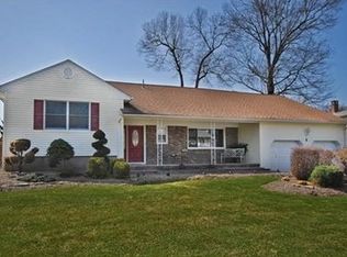 4 Mayfair Dr, Fairfield, NJ 07004