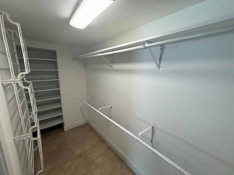 905 Poinciana Dr — Photo 22