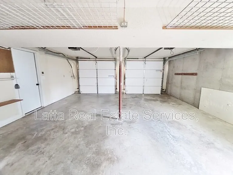 228 SE Bristol Dr — Photo 15