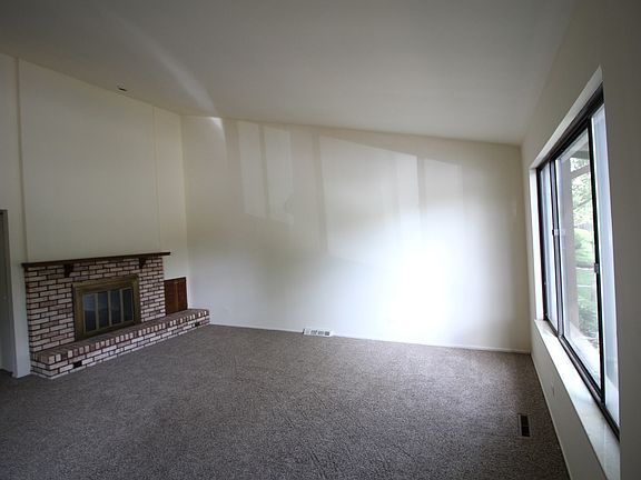 3rd image of 614 E Devon Ave #614