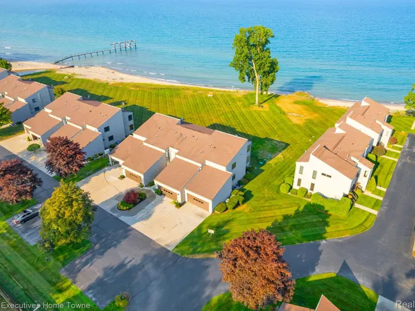 7214 2nd St, Lakeport, MI 48059