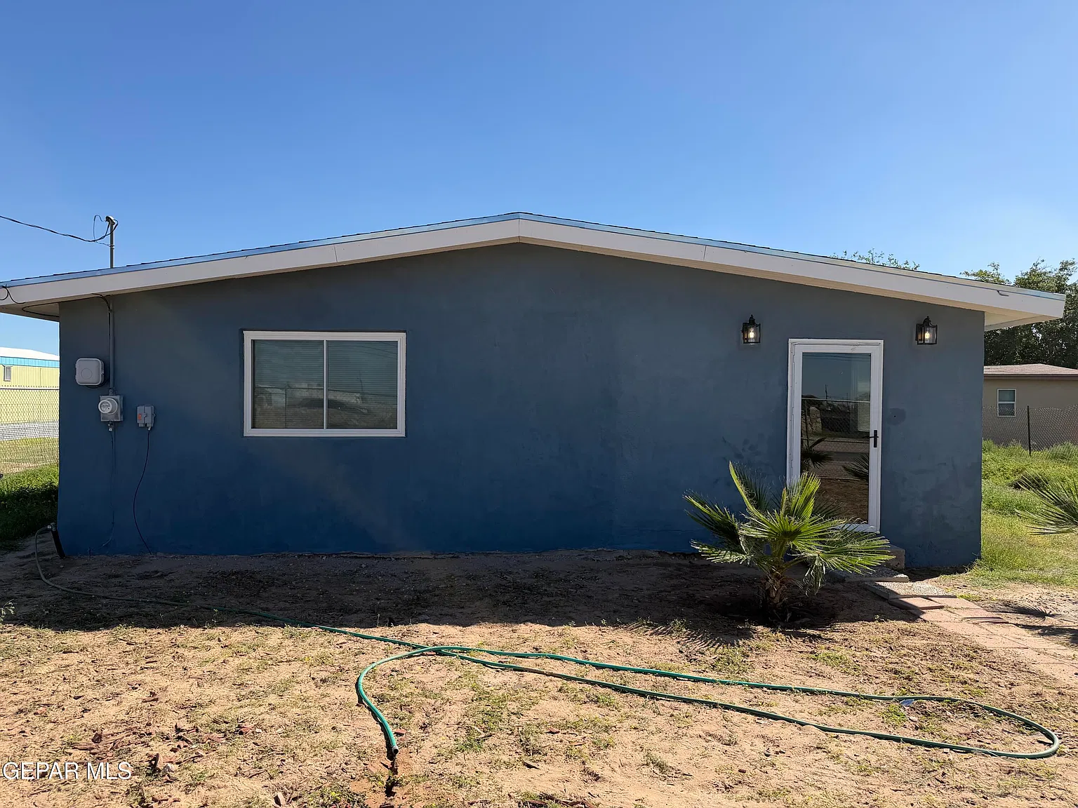 3 bed, 2.0 bath, 1890 sqft, $1,340 — Photo 3