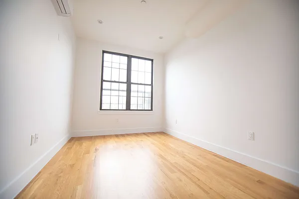 Rented by Venn NY Inc | media 16
