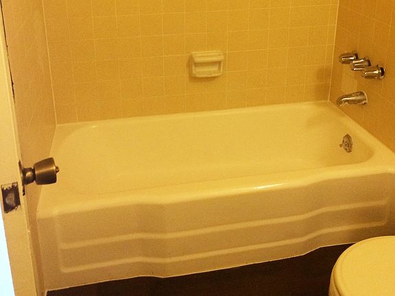 5th image of 924 Larch St APT 5