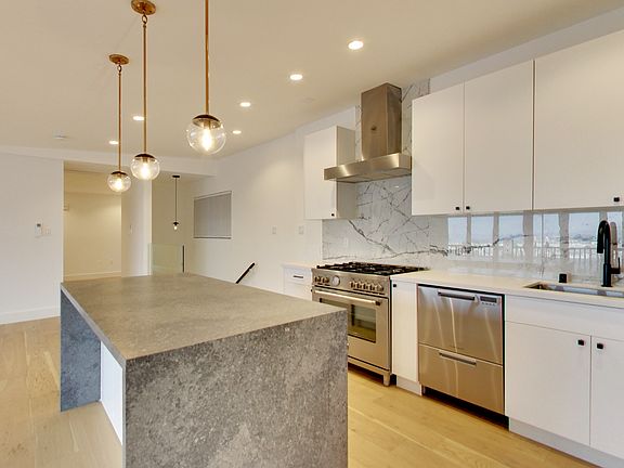 5th image of 1355 Lombard St APT 300