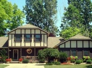 155 Cinema Ct, Vermilion, OH 44089