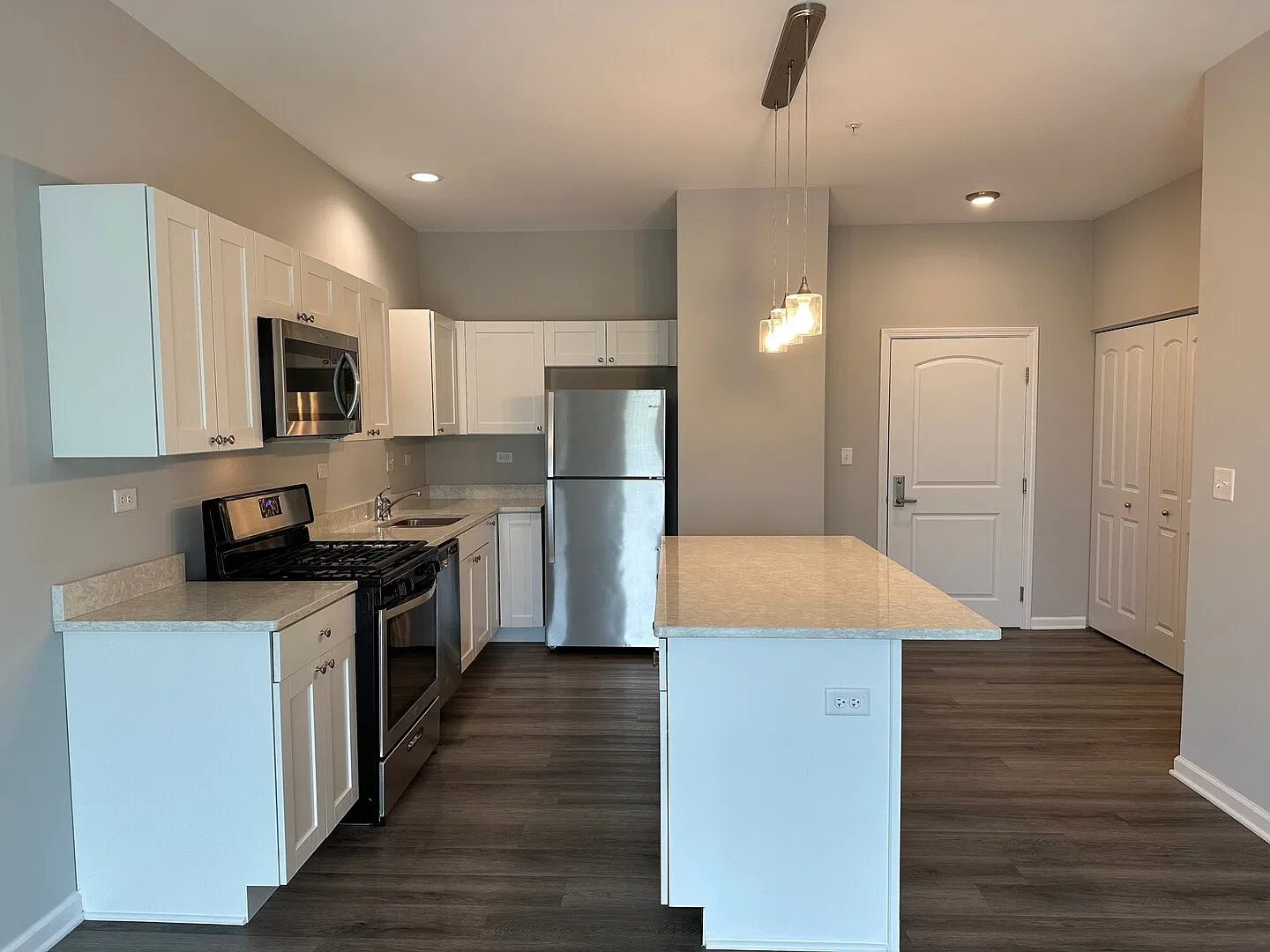 1 bed, 736 sqft, $1,625 — Photo 3