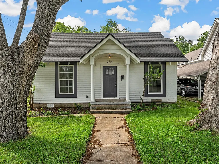 2704 Herring Ave — Photo 1