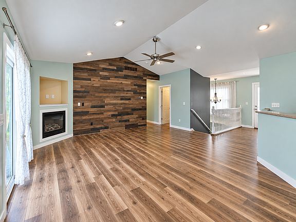 3rd image of 740 Arrowhead Blvd