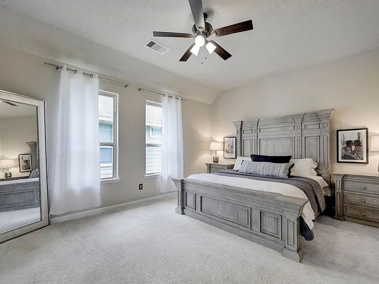 Master bedroom: tall ceilings and very large bedroom