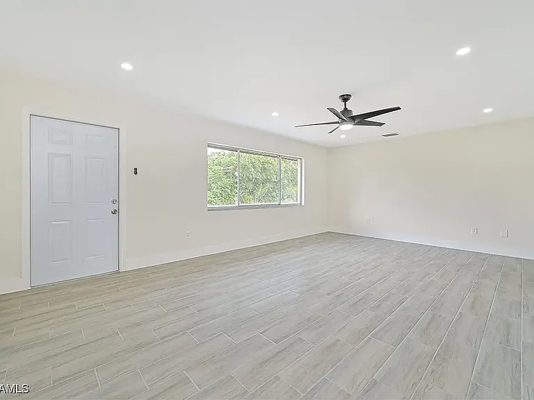 1608 Henry Ave — Photo 6