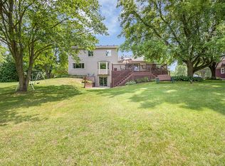 9301 Peer Rd, South Lyon, MI 48178