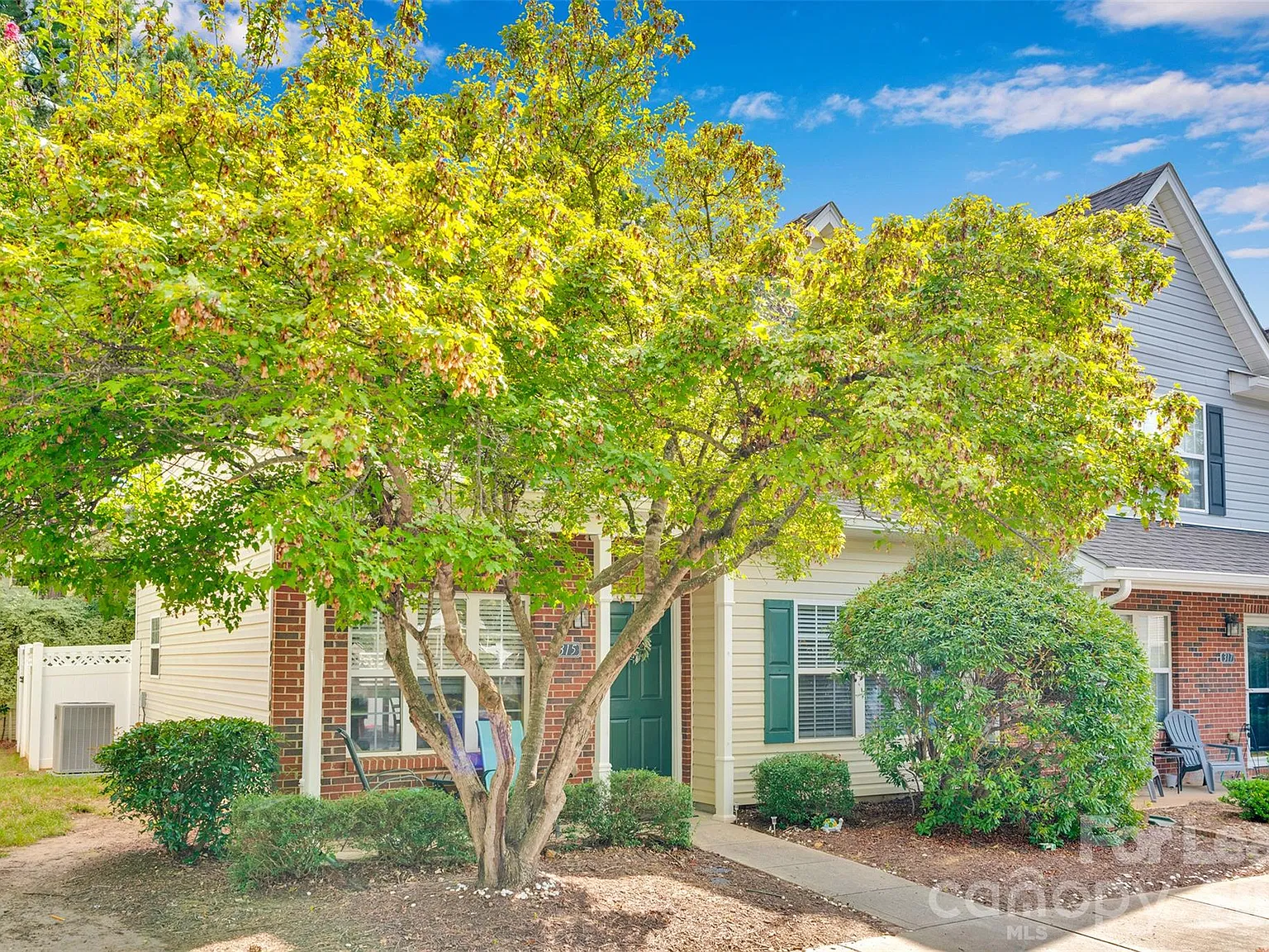3 bed, 2.5 bath, $1,800 — Photo 4