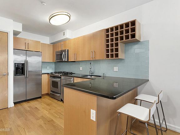 4th image of 643 E 11th St APT 2B