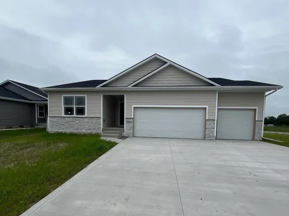 3301 Brook Landing Ct, Des Moines, IA 50317