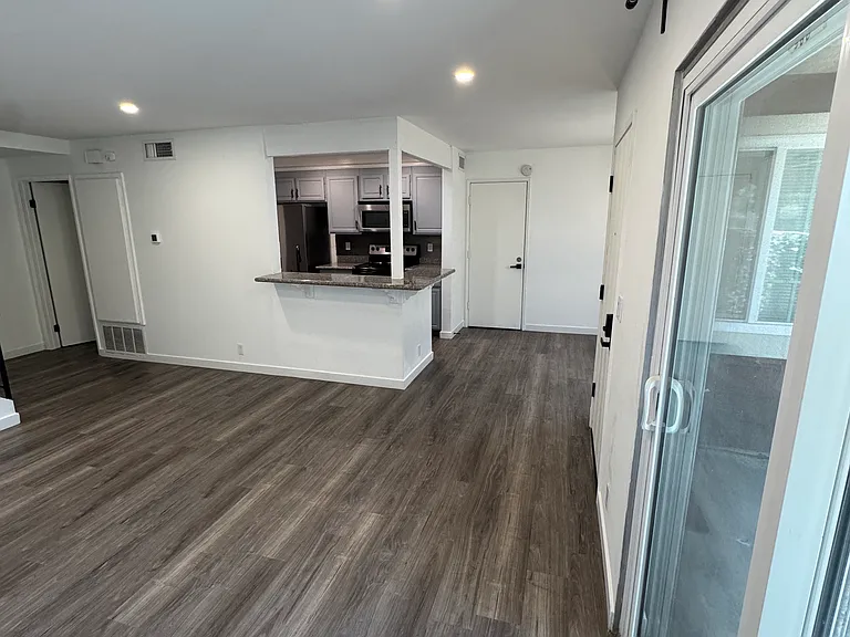 8004 Woodland Dr — Photo 2