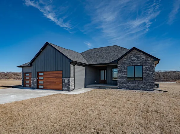 3440 Walnut Ln, South Sioux City, NE 68776