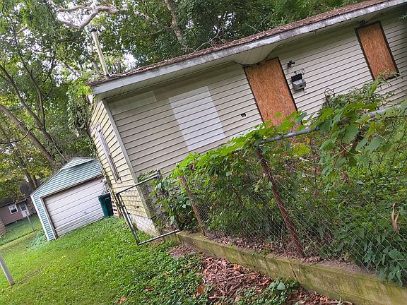2nd image of 700 S Willow St