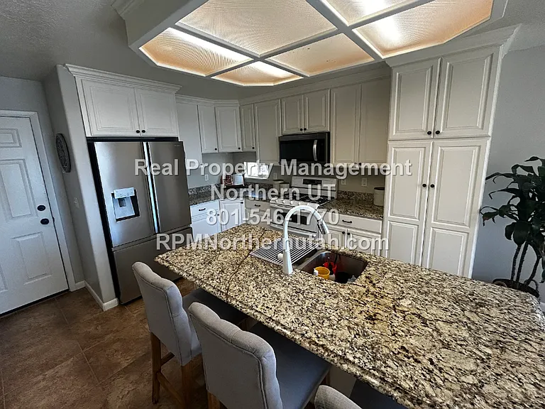 703 W 2175 N — Photo 6