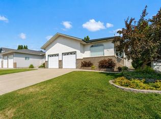 22 S Penland Way NE, Medicine Hat, AB T1C 1X2