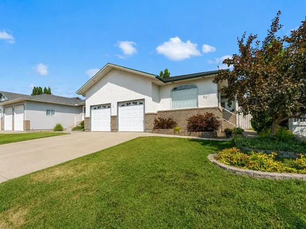 22 S Penland Way NE, Medicine Hat, AB T1C 1X2