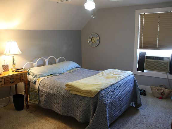Cozy neat bedroom