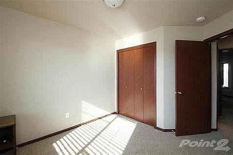 4th image of 100 Birch St