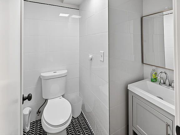 2nd image of 1112 Garnett Pl Unit 1