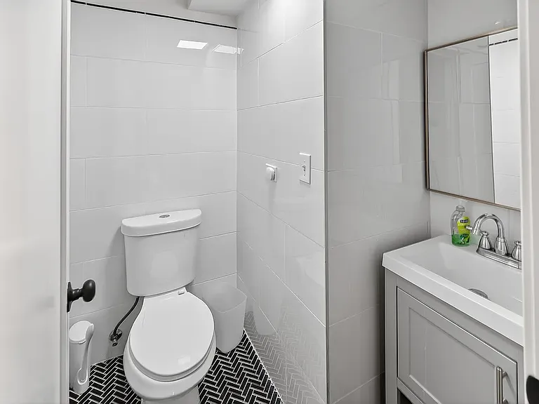 1112 Garnett Pl #1 — Photo 2