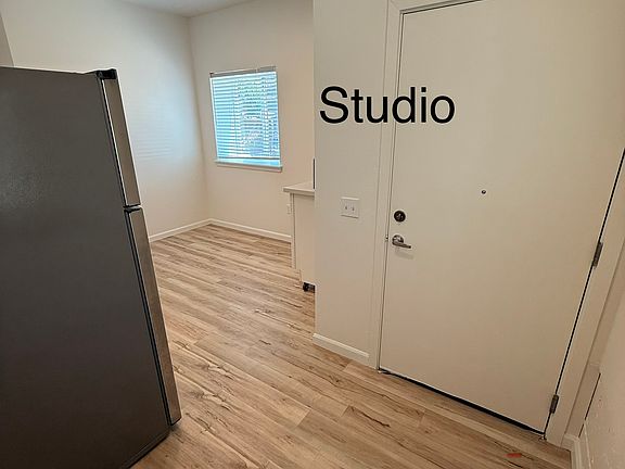2nd image of 604 S Sheridan Ave #101