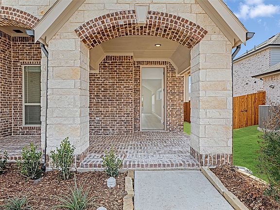 3rd image of 901 Split Oak Ln