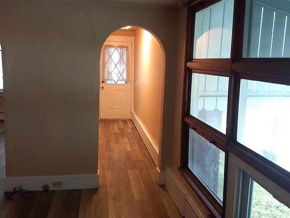 5th image of 225 Brown St