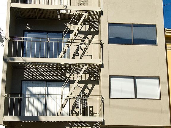 4th image of 2812 Greenwich St APT 1