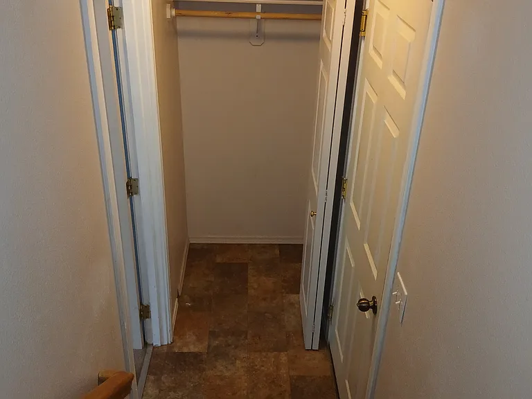320 E Victor Cir #B — Photo 8