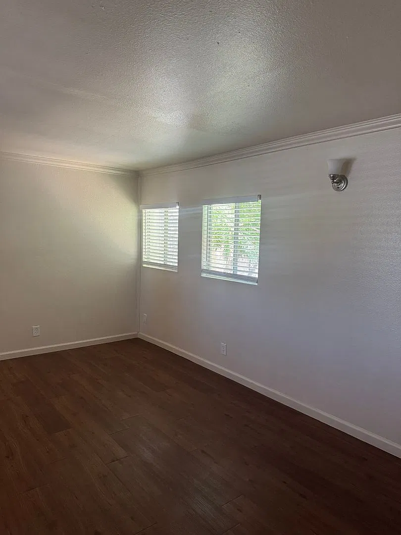 1 Bed/1 Bath In Redding — Photo 2