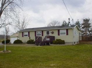 4250 Peet St, Middleport, NY 14105