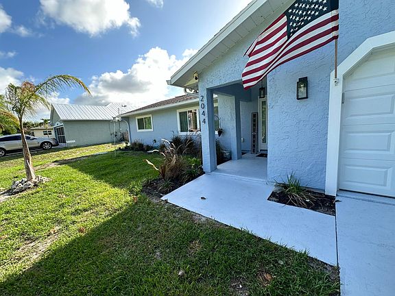 3rd image of 2044 SE Crowberry Drive