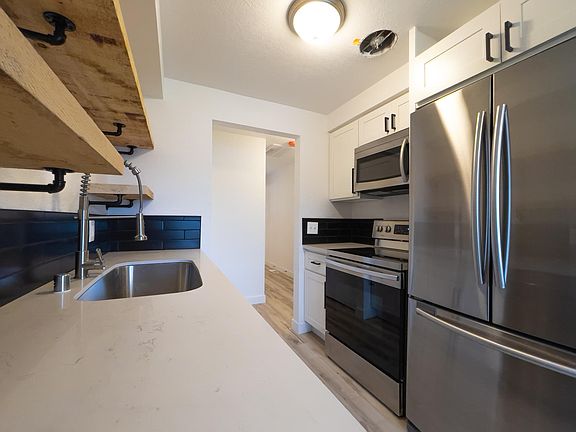 2nd image of 206 15th St NW