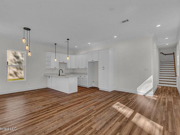 4th image of 11230 Creel Cir