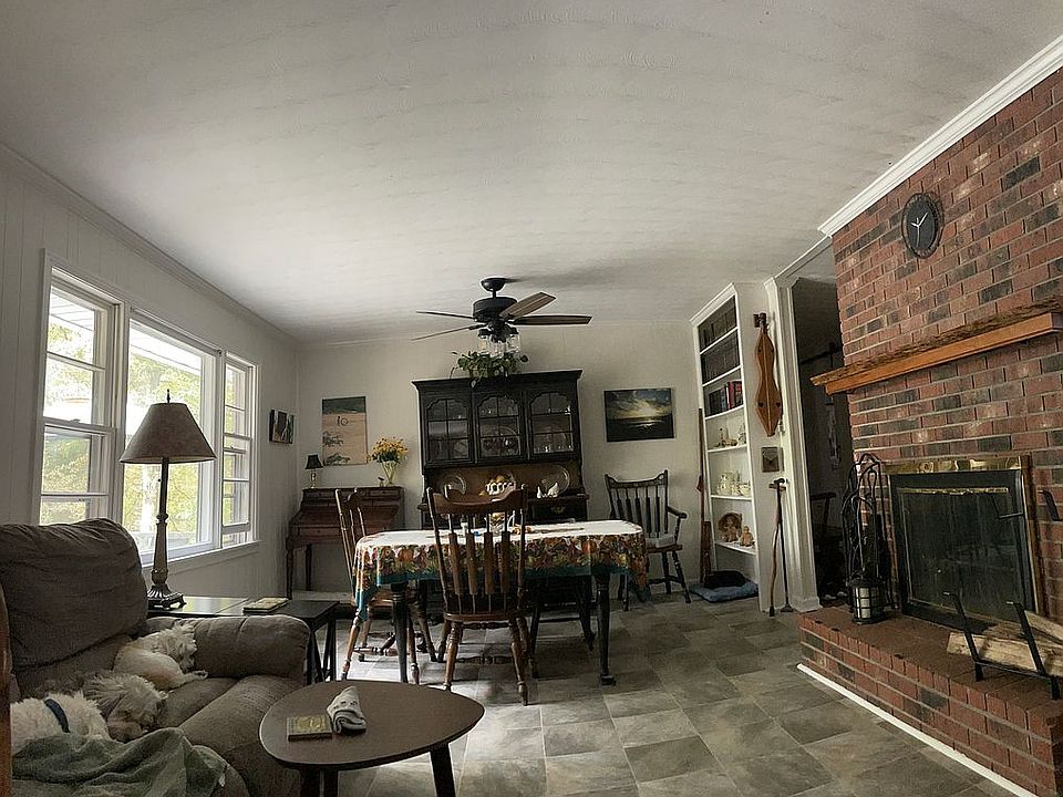 2nd image of 41 Camille St