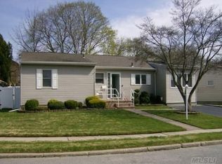 39 Melony Ave, Plainview, NY 11803