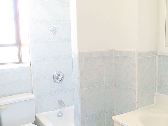 5th image of 327 Bedford Ave APT 2E