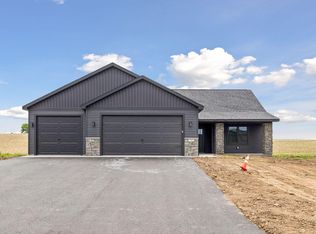480 Coyote Way, New Richmond, WI 54017