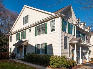 29 Woods Edge Rd, Old Tappan, NJ 07675