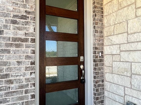 4th image of 1001 Pecan Tree Ln