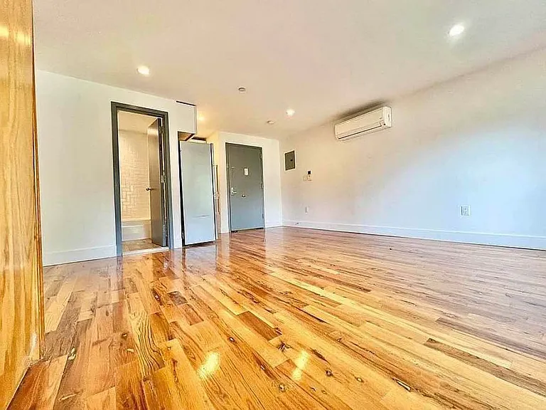 448 Jefferson Ave #4R — Photo 8