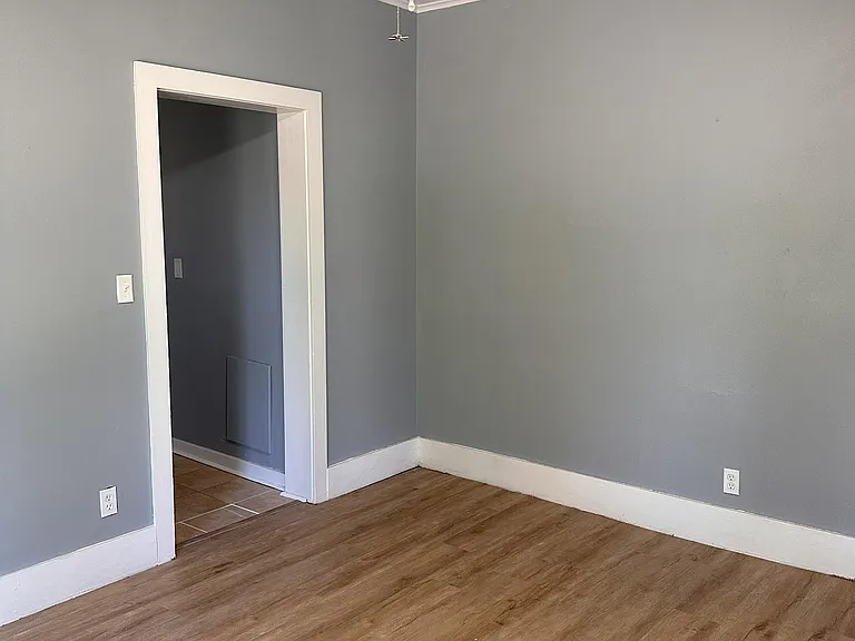506 N York St — Photo 8